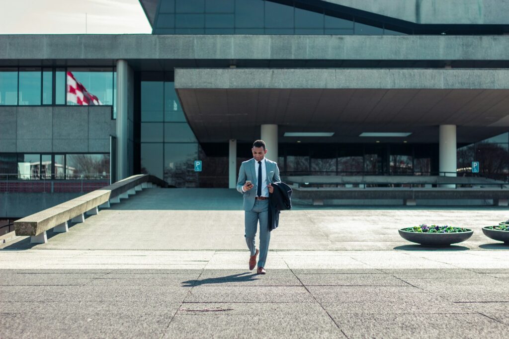 How PEO and EOR Services Simplify Global Workforce Management