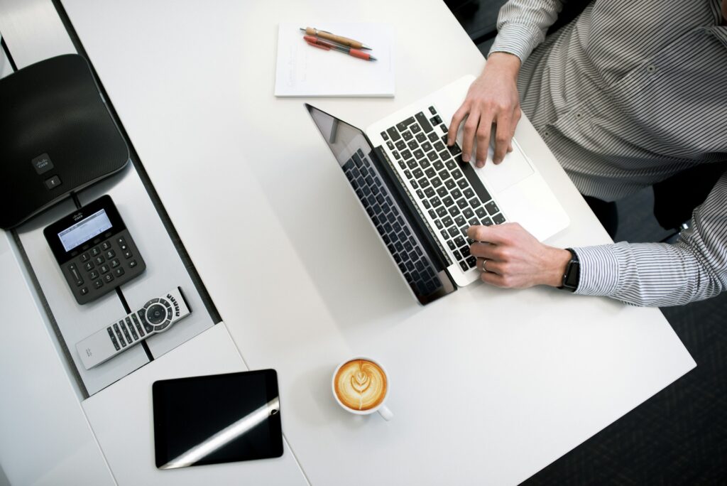 PEO vs. EOR: Which Employment Solution is Right for Your Global Business?
